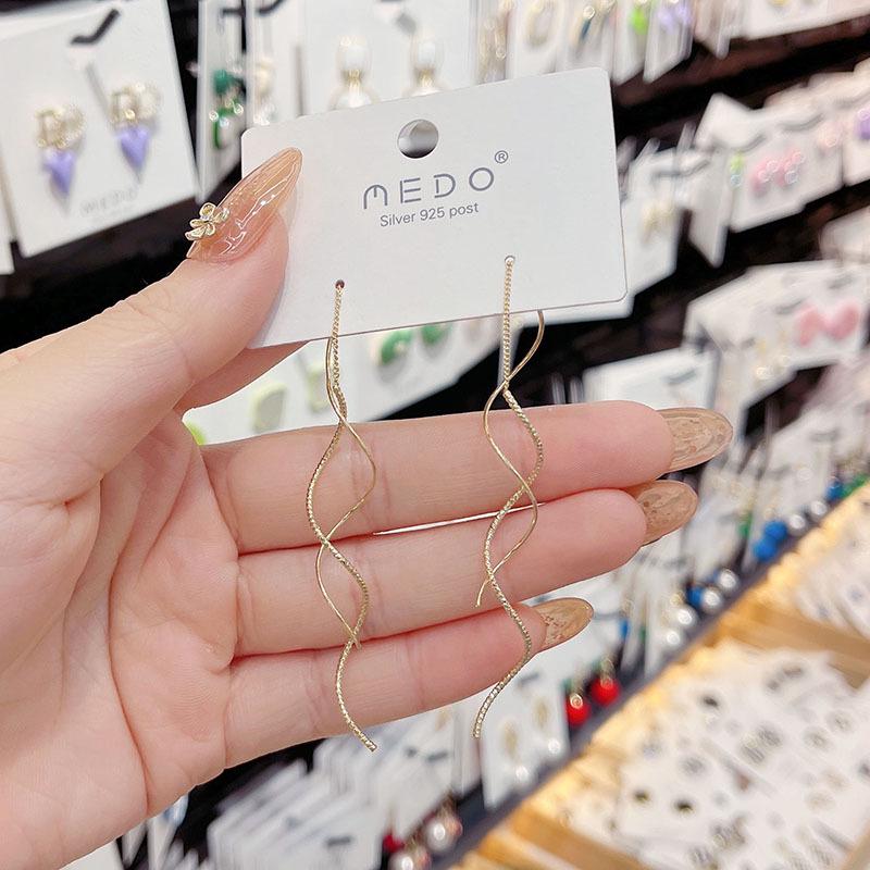 2022 Trendy Spiral Long Tassel Earrings: Elegant Face-Slimming Accessory for Women
2022 Trendy Spiral Long Tassel Earrings: Elegant Face-Slimming Accessory for Women