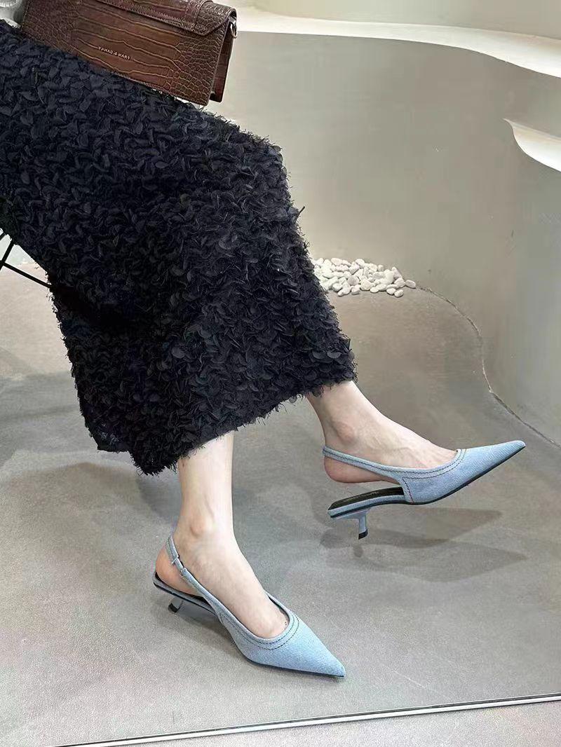 2025 лето новый острый носок джинсовый задний тонкий каблук низкий каблук удобный простой милый темперамент высокий каблук одинарные туфли сандалии 40
2025 лето новый острый носок джинсовый задний тонкий каблук низкий каблук удобный простой милый темперамент высокий каблук одинарные туфли сандалии 40