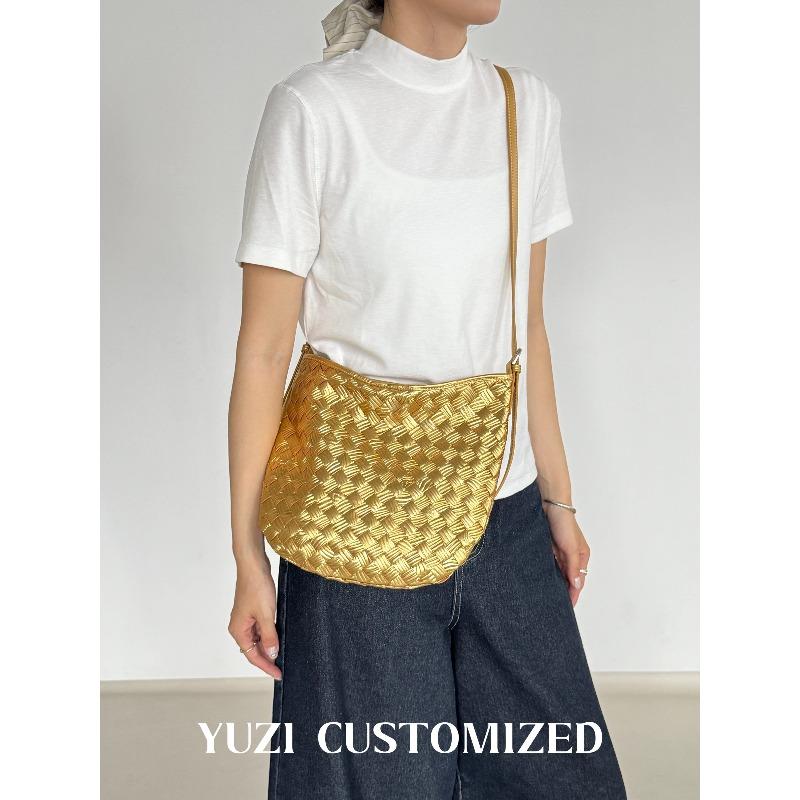 The daughter of a thousand spring new leather woven vest bag lazy high sense armpit tote can be cross
The daughter of a thousand spring new leather woven vest bag lazy high sense armpit tote can be cross