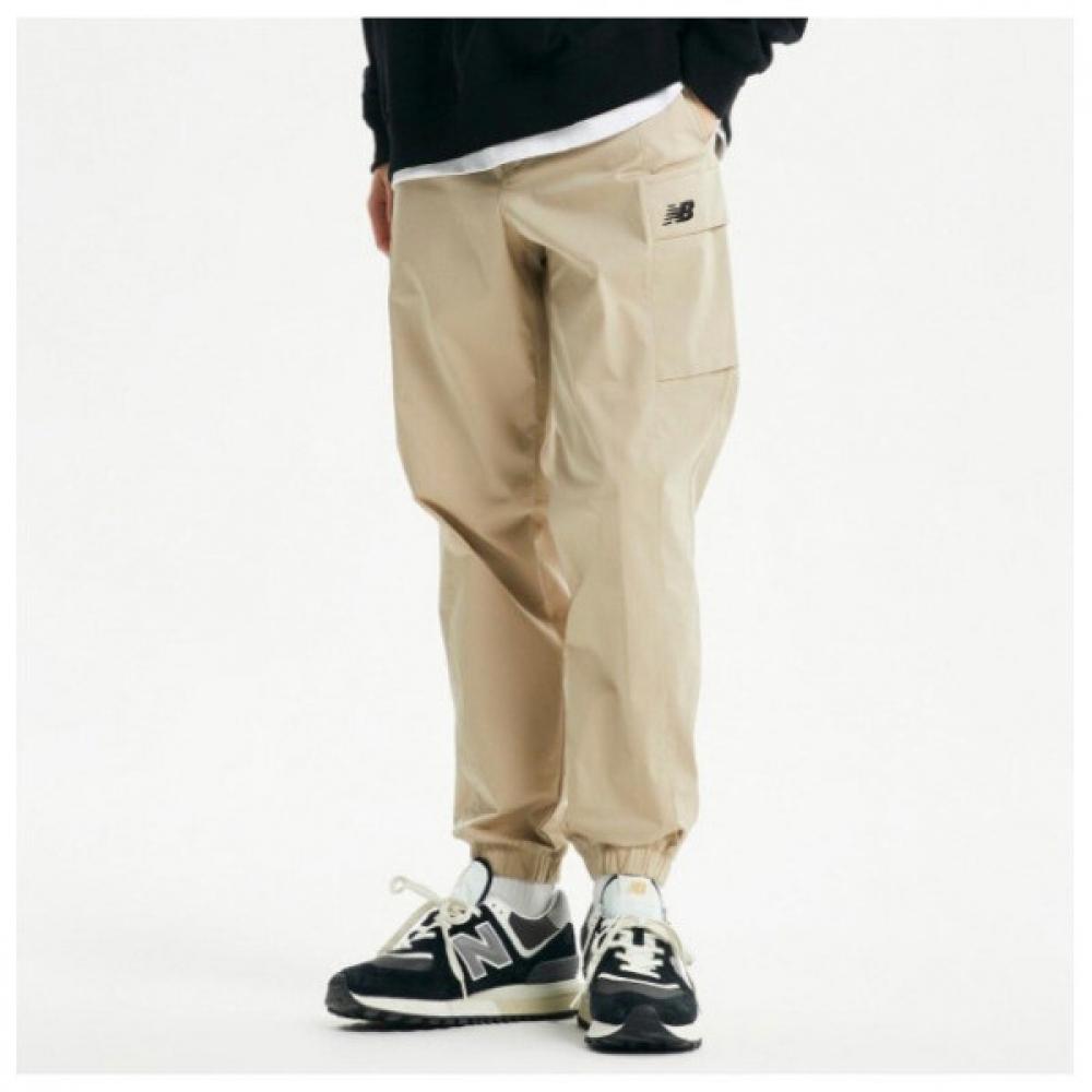 New Balance Pants Lqj Nbnte21013 35 Uni Essential Woven Cargo Jogger Pants Beige series/85
New Balance Pants Lqj Nbnte21013 35 Uni Essential Woven Cargo Jogger Pants Beige series/85