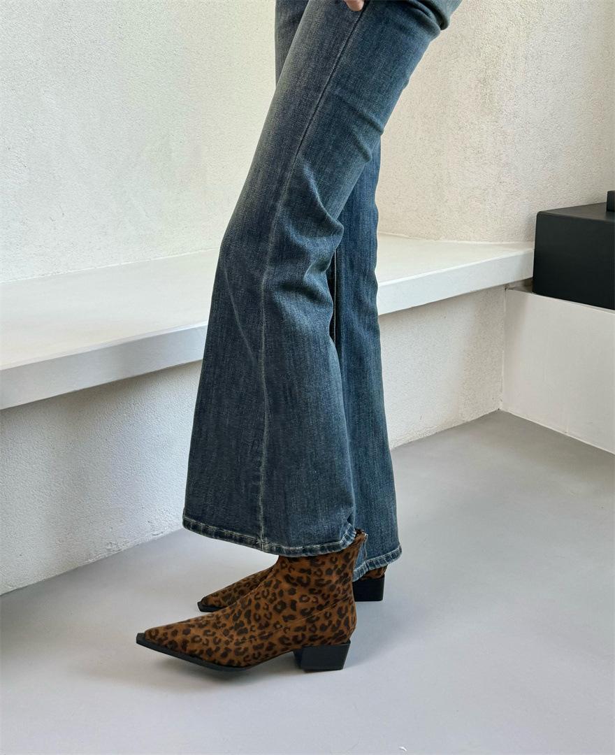 2025 осень и зима новая французская женственность острый носок тонкий каблук короткие сапоги средний каблук цветочные тонкие сапоги 40 цветной печати леопарда
2025 осень и зима новая французская женственность острый носок тонкий каблук короткие сапоги средний каблук цветочные тонкие сапоги 40 цветной печати леопарда