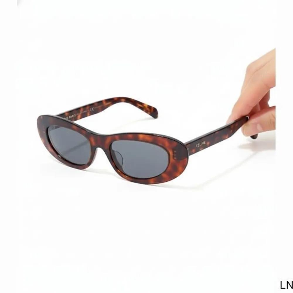 Celine Cat Eye S310 Acetate Sunglasses Free
Celine Cat Eye S310 Acetate Sunglasses Free