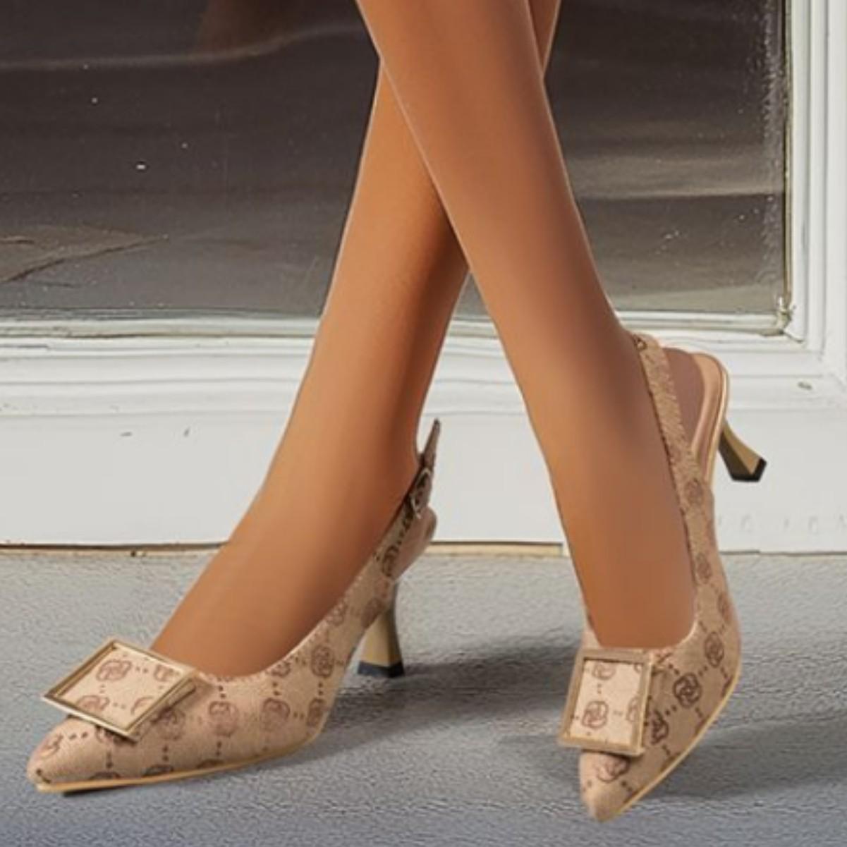 2024 new foreign trade European and American large size thick heel large size pointed bag head hollow one-word buckle women s sandals 35 хаки
2024 new foreign trade European and American large size thick heel large size pointed bag head hollow one-word buckle women s sandals 35 хаки
