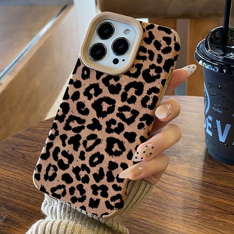 Leopard Print Lambskin Case for iPhone 16 Pro Max, 15 Pro Max, 14, 13 Pro, 12 iPhone 14
Leopard Print Lambskin Case for iPhone 16 Pro Max, 15 Pro Max, 14, 13 Pro, 12 iPhone 14