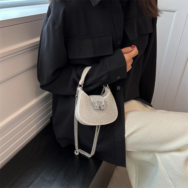 Niche design bag women s bag 2025 summer new versatile high-quality textured messenger bag textured hand bucket bag
Niche design bag women s bag 2025 summer new versatile high-quality textured messenger bag textured hand bucket bag