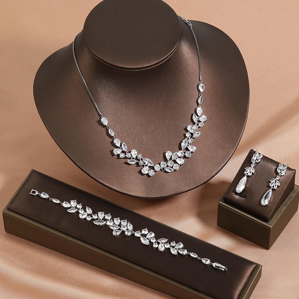 ZAKOL 3pcs/set Luxury Brilliant Zirconia Leaf Earring Bracelet Necklace Zircon Set Copper Color Noble Wedding Bridal Zircon
ZAKOL 3pcs/set Luxury Brilliant Zirconia Leaf Earring Bracelet Necklace Zircon Set Copper Color Noble Wedding Bridal Zircon