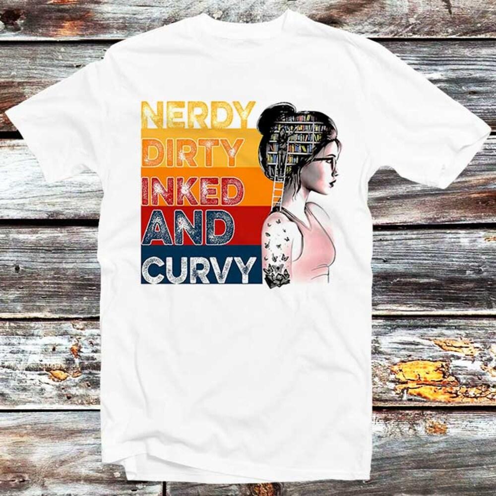 230GSM 100% Cotton T-Shirt Nerdy Dirty Inked And Curvy T Shirt Sexy Pin Up Naughty Nerd Bookaholic Retro Vintage Girl Shirt Style Gift Top Tee B52 XS белый
230GSM 100% Cotton T-Shirt Nerdy Dirty Inked And Curvy T Shirt Sexy Pin Up Naughty Nerd Bookaholic Retro Vintage Girl Shirt Style Gift Top Tee B52 XS белый