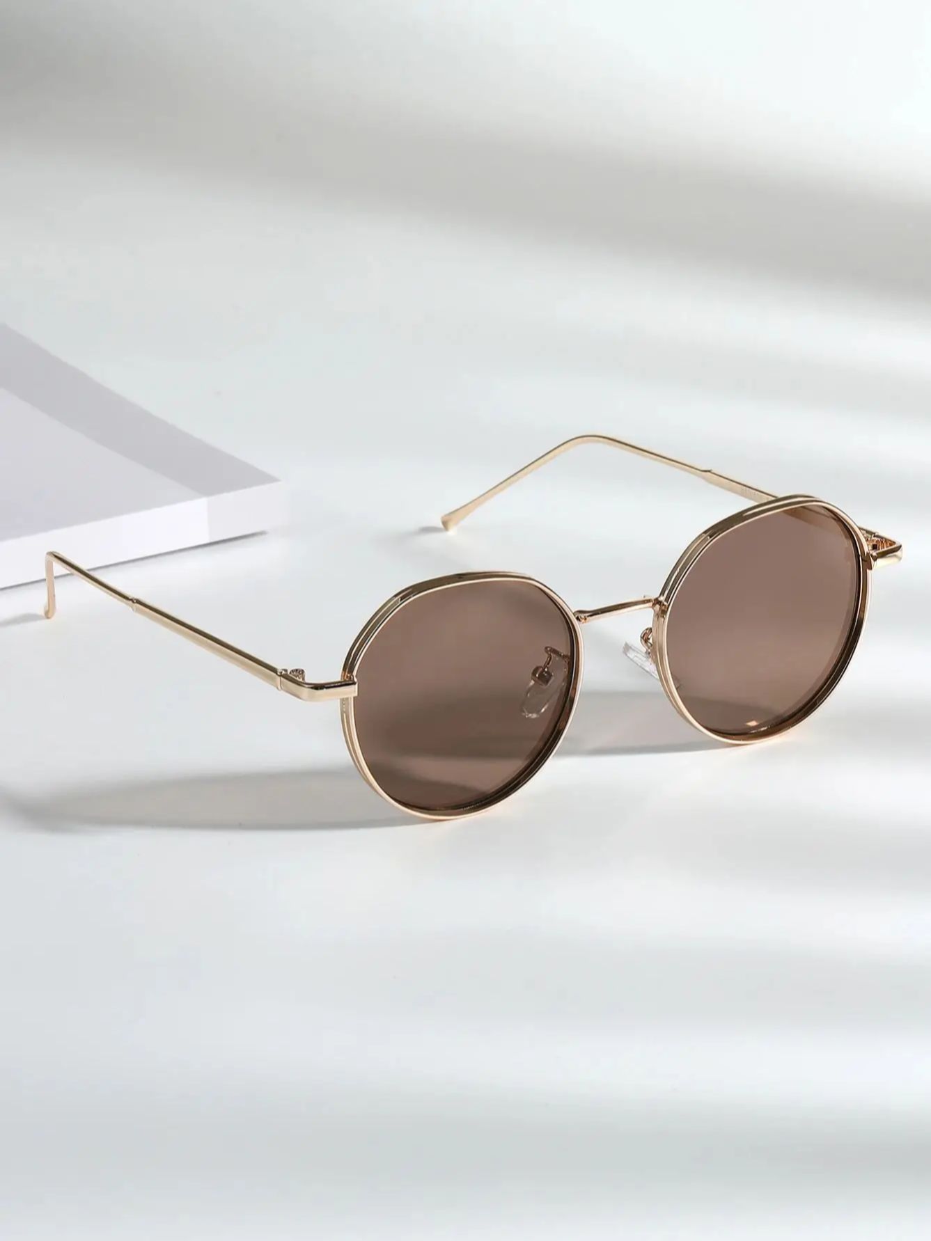 Unisex Y2K Minimalist Retro round Frame Metal Glasses for Daily Commuting And Street Photography кофейный
Unisex Y2K Minimalist Retro round Frame Metal Glasses for Daily Commuting And Street Photography кофейный