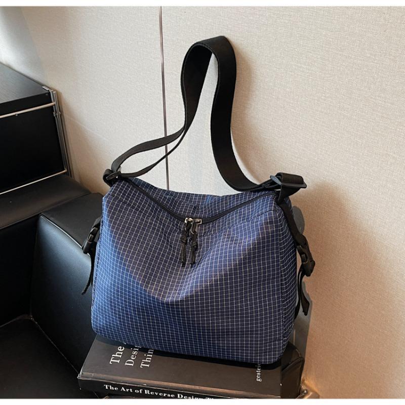 Plaid canvas bag women s large-capacity new autumn and winter casual shoulder messenger bag college student tote bag
Plaid canvas bag women s large-capacity new autumn and winter casual shoulder messenger bag college student tote bag