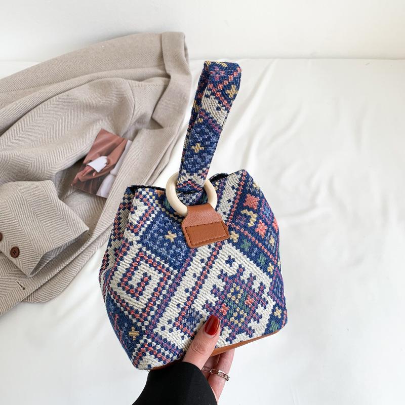 Новая весенняя ретро сумка-ведро в стиле ветра, модная, универсальная, клетчатая, сумка-тоут в иностранном стиле, на цепочке, на плечо, сумка-мессенджер синий
Новая весенняя ретро сумка-ведро в стиле ветра, модная, универсальная, клетчатая, сумка-тоут в иностранном стиле, на цепочке, на плечо, сумка-мессенджер синий