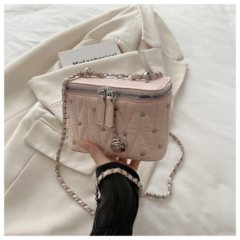 Высококачественная и вместительная дрель-заклепочник, новая летняя плиссированная цепочка, вышивка нитью, маленькая квадратная сумка через плечо для женщин розовый
Высококачественная и вместительная дрель-заклепочник, новая летняя плиссированная цепочка, вышивка нитью, маленькая квадратная сумка через плечо для женщин розовый