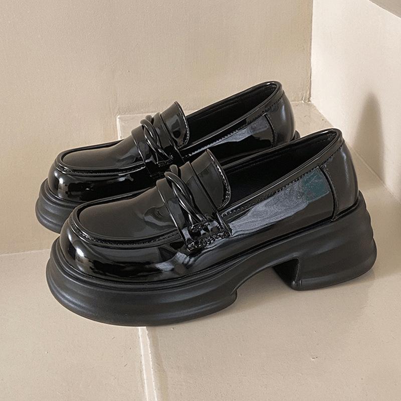 Black platform British style small leather shoes, children s spring and autumn 2025 new loafers, deep mouth one pedal single shoes 35
Black platform British style small leather shoes, children s spring and autumn 2025 new loafers, deep mouth one pedal single shoes 35