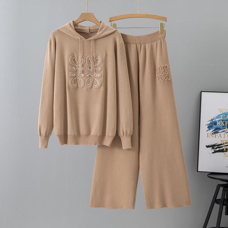 European Style Knit Set: Beaded Hooded Sweater & Wide-Leg Pants for Women One Size хакі
European Style Knit Set: Beaded Hooded Sweater & Wide-Leg Pants for Women One Size хакі