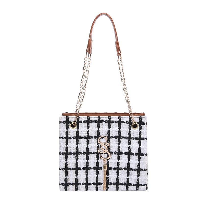 Chic Versatile Plaid Crossbody Bag For Women Trendy Winter Accessory Elegant Design коричневий
Chic Versatile Plaid Crossbody Bag For Women Trendy Winter Accessory Elegant Design коричневий