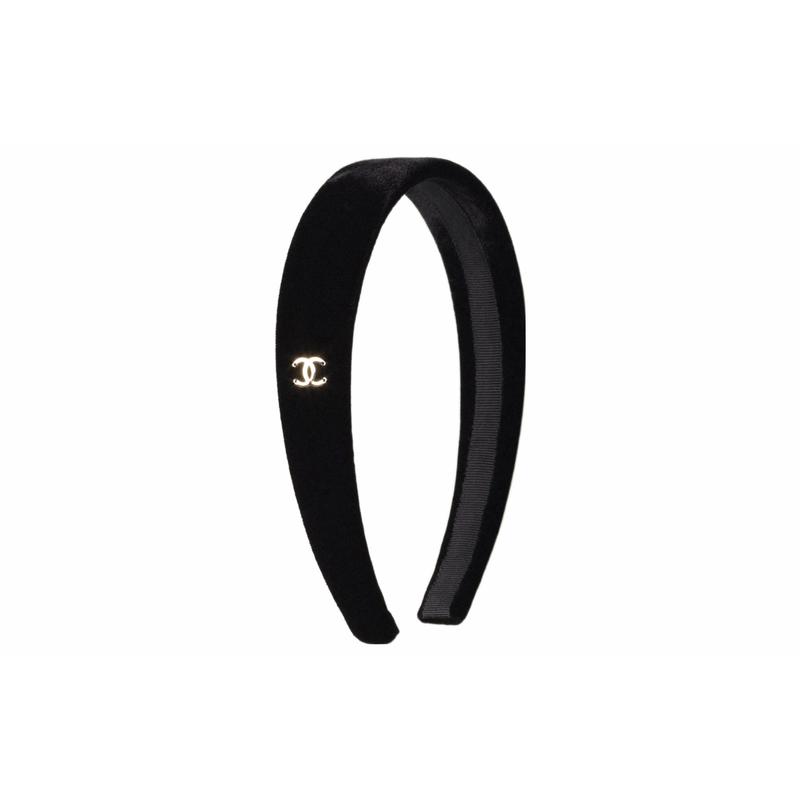 CHANEL Headbands Logo Print Velvet Headband Women s Black чорний
CHANEL Headbands Logo Print Velvet Headband Women s Black чорний