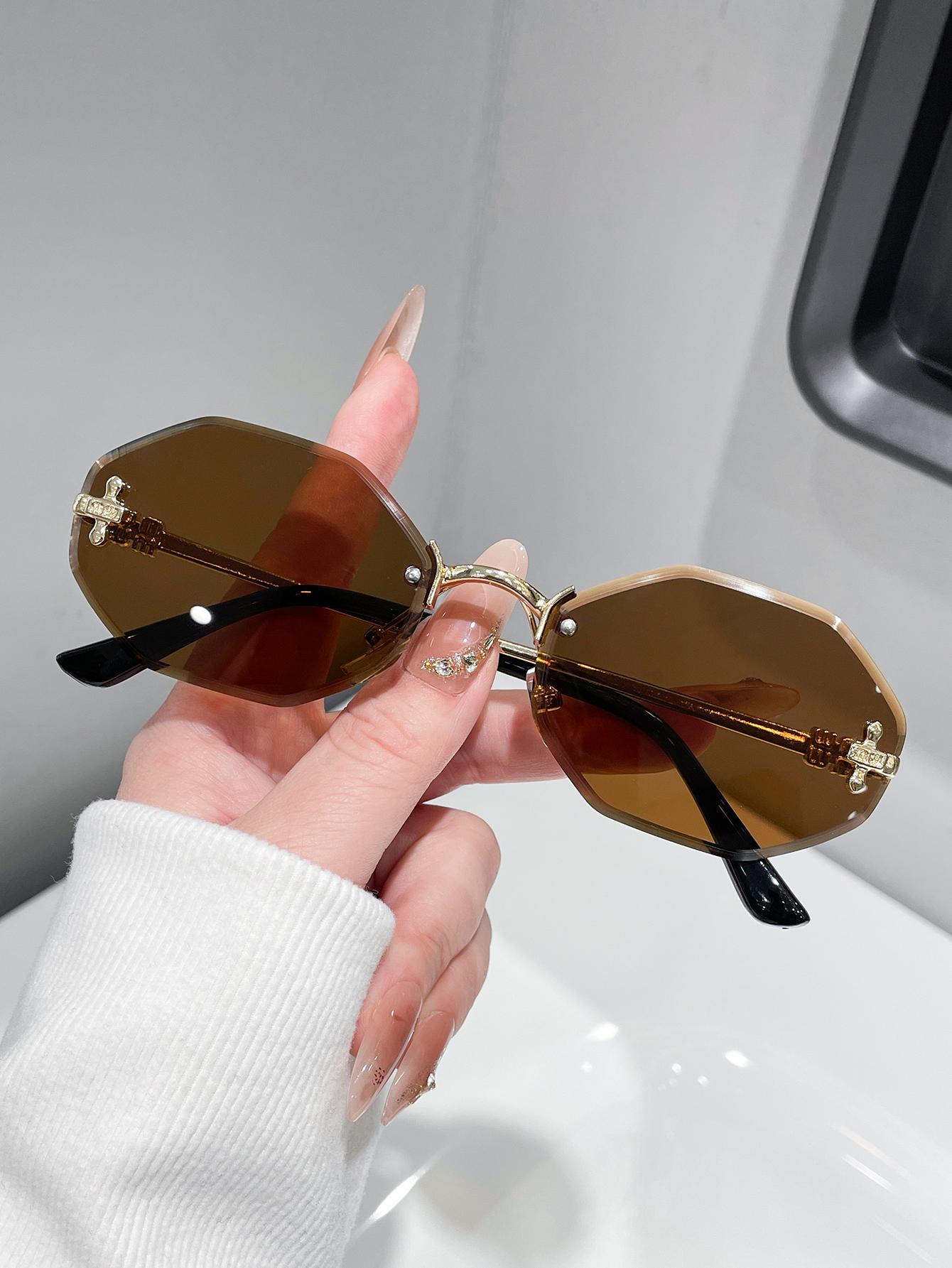 1PCS Unisex Fashion Frameless Sunglasses Beach Vacation Casual Sun Protection Glasses Best Friends Style Eyewear
1PCS Unisex Fashion Frameless Sunglasses Beach Vacation Casual Sun Protection Glasses Best Friends Style Eyewear