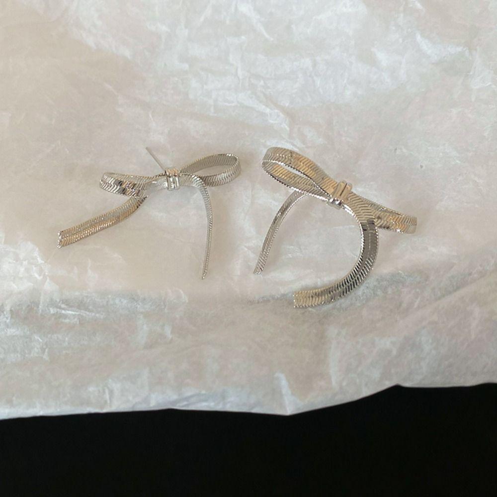 Индивидуальные серьги-гвоздики с бантом в виде змеиной цепи, модные серьги-гвоздики с бантом для вечеринки и банкета золотистый
Индивидуальные серьги-гвоздики с бантом в виде змеиной цепи, модные серьги-гвоздики с бантом для вечеринки и банкета золотистый