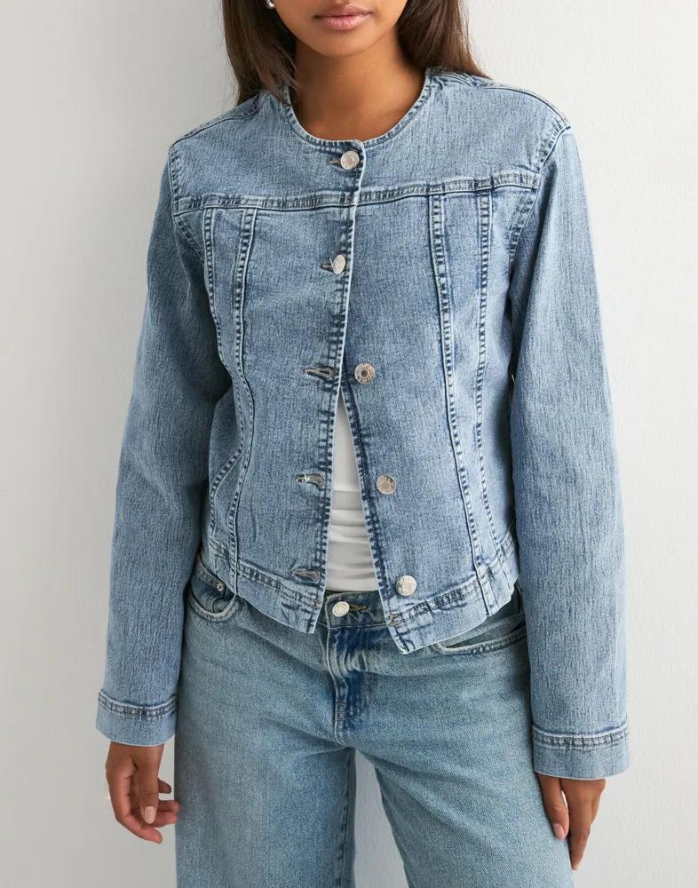 Women s Heavy Wash Casual Denim Jacket Large
Women s Heavy Wash Casual Denim Jacket Large