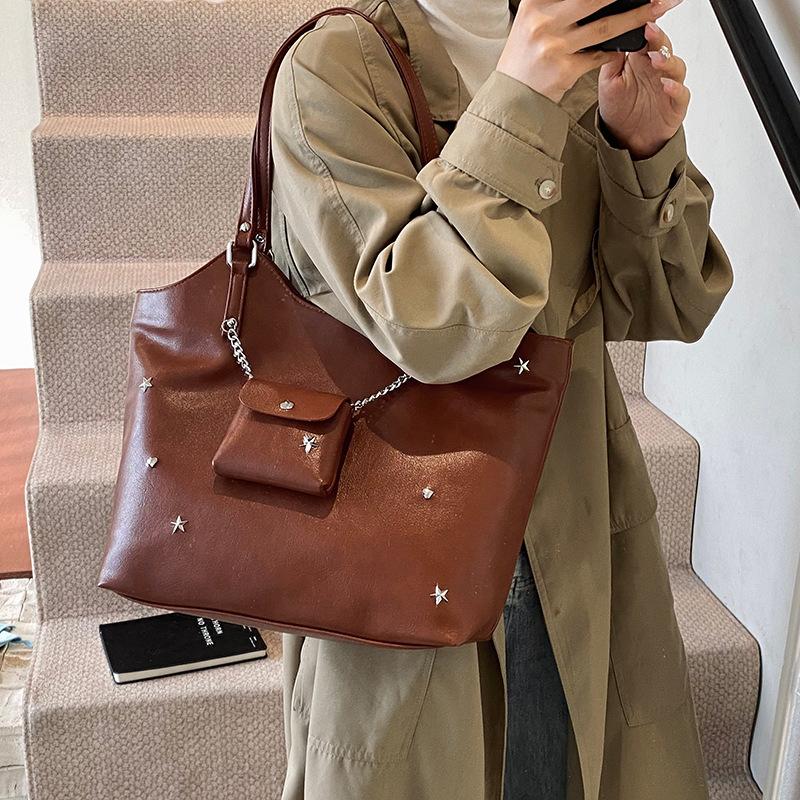 Retro premium texture portable commuter bag women s bag 2025 new simple tote bag large capacity shoulder bag 44*12.5*35
Retro premium texture portable commuter bag women s bag 2025 new simple tote bag large capacity shoulder bag 44*12.5*35