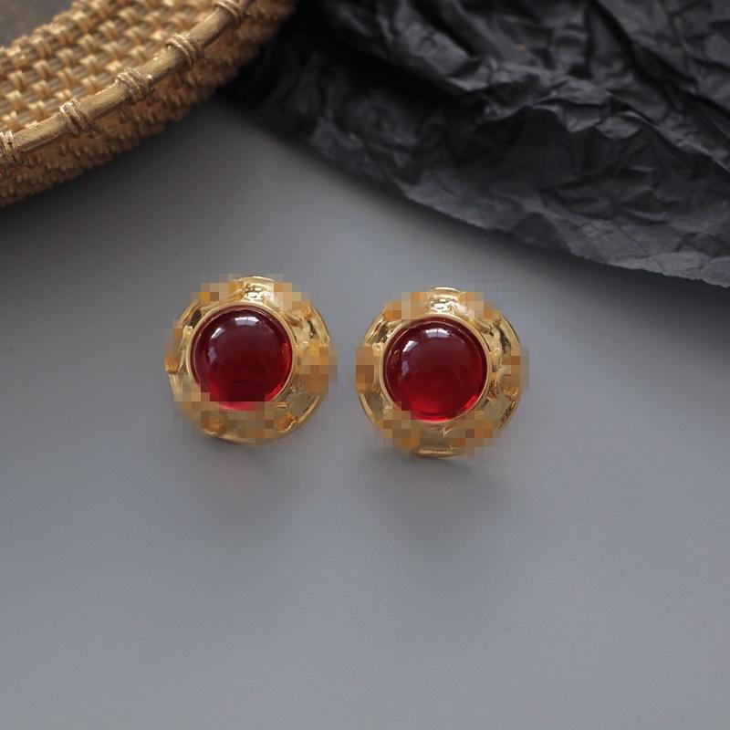 Vintage medieval small fragrance simple fashion glazed pearl stud earrings
Vintage medieval small fragrance simple fashion glazed pearl stud earrings