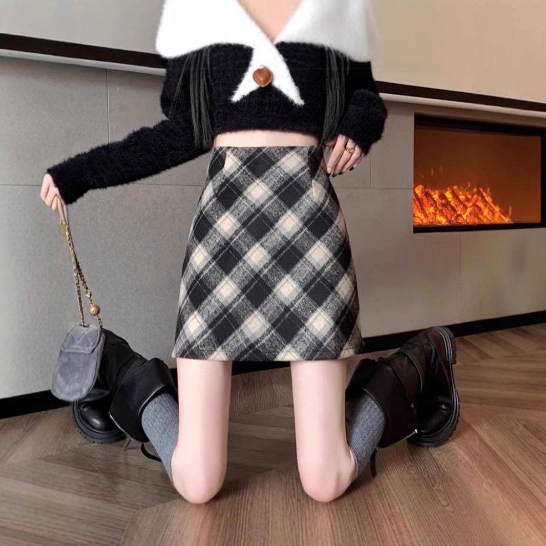 Women s High-Waist Retro A-Line Woolen Plaid Skirt - Autumn/Winter Slim Fit Short Skirt XL
Women s High-Waist Retro A-Line Woolen Plaid Skirt - Autumn/Winter Slim Fit Short Skirt XL