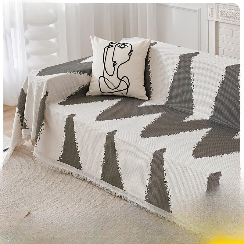 Чехол для дивана европейского стиля высокого качества Современная простая подушка для дивана Нескользящее пятноустойчивое полотенце на спинку Защита от кошек Ткань для чехла на диван 130*180
Чехол для дивана европейского стиля высокого качества Современная простая подушка для дивана Нескользящее пятноустойчивое полотенце на спинку Защита от кошек Ткань для чехла на диван 130*180