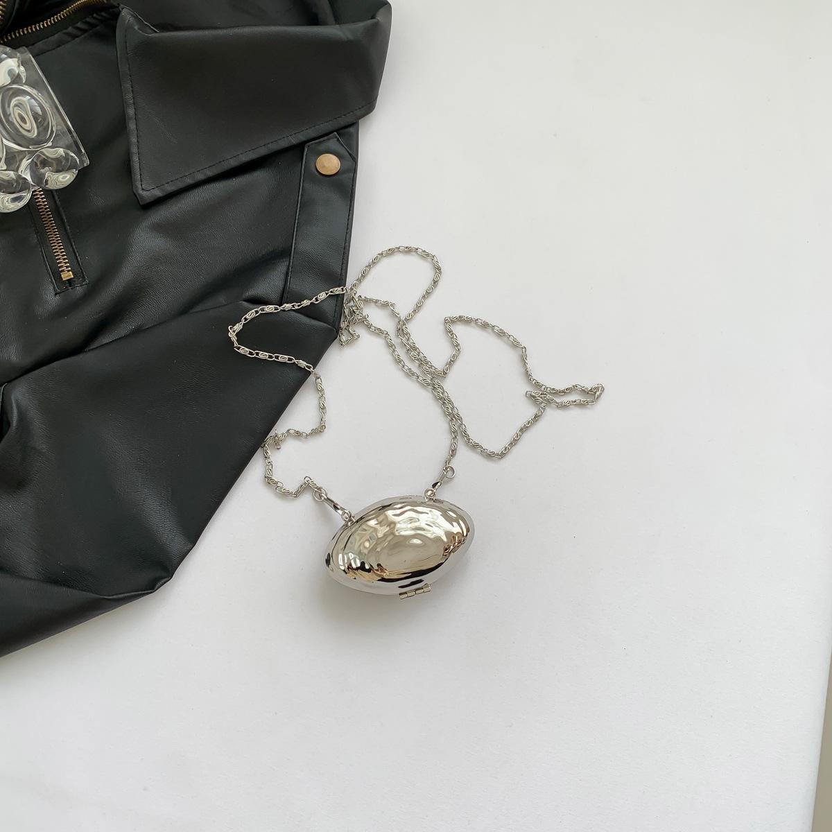 Metal mini small bag women 2025 new European and American fashion bow foreign style shoulder chain lipstick bag tide
Metal mini small bag women 2025 new European and American fashion bow foreign style shoulder chain lipstick bag tide