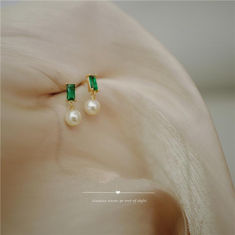 925 Sterling Silver French Simple Emerald Pearl Earrings Women Light Luxury Temperament Wedding Jewelry Girlfriend Gift
925 Sterling Silver French Simple Emerald Pearl Earrings Women Light Luxury Temperament Wedding Jewelry Girlfriend Gift