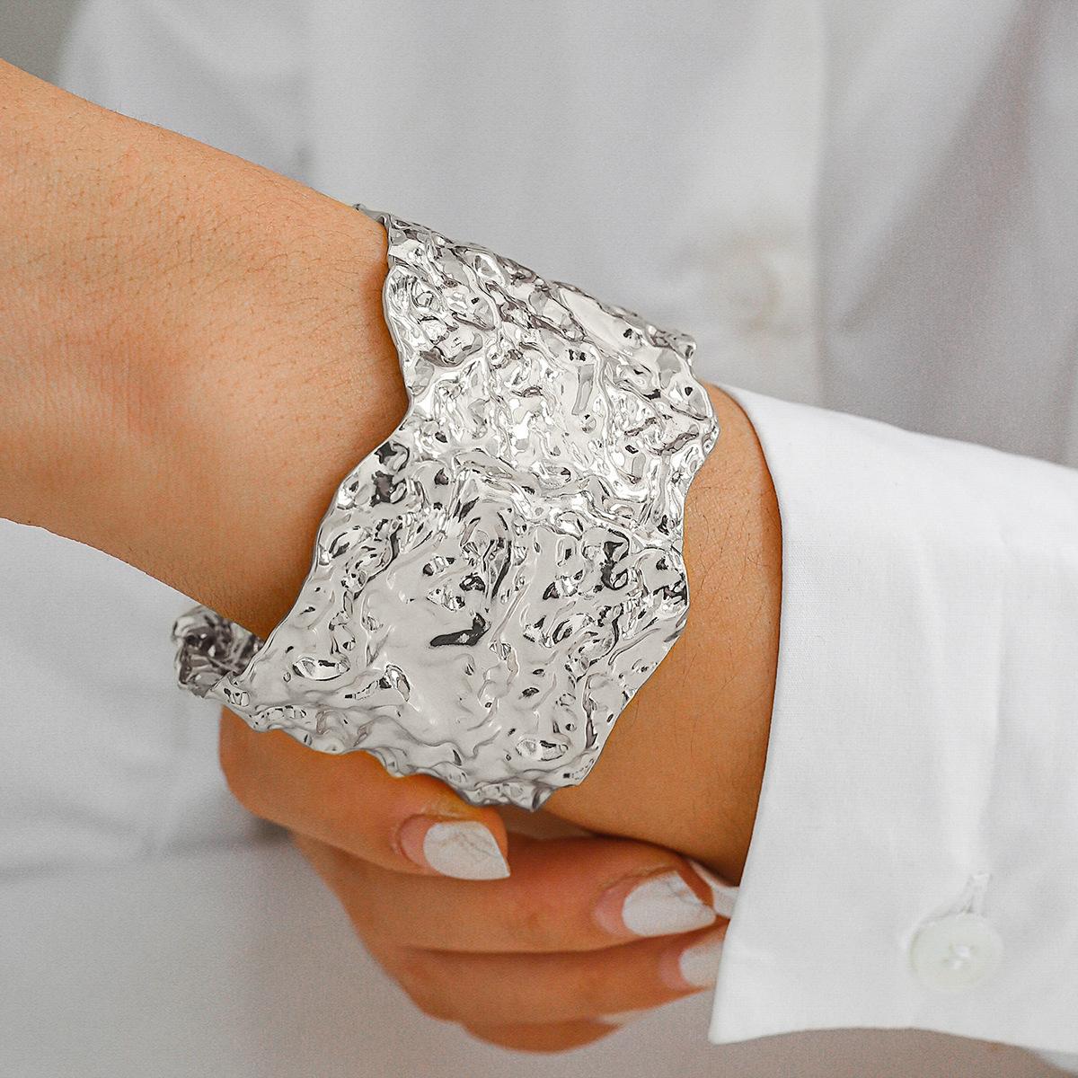 Bracelet jewelry, punk metal pockmarked bracelet, hip-hop personality irregular open jewelry
Bracelet jewelry, punk metal pockmarked bracelet, hip-hop personality irregular open jewelry