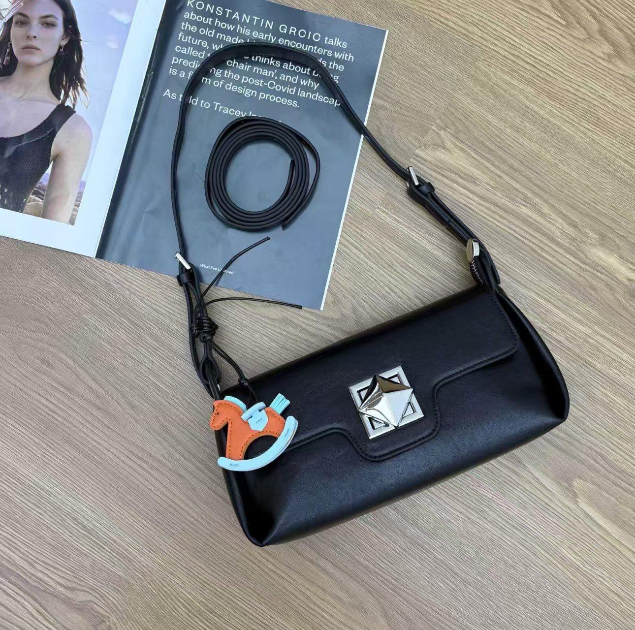 2025 Korean Style Women s Crossbody Bag: Versatile, Casual, and Chic Small Square Shoulder Bag
2025 Korean Style Women s Crossbody Bag: Versatile, Casual, and Chic Small Square Shoulder Bag