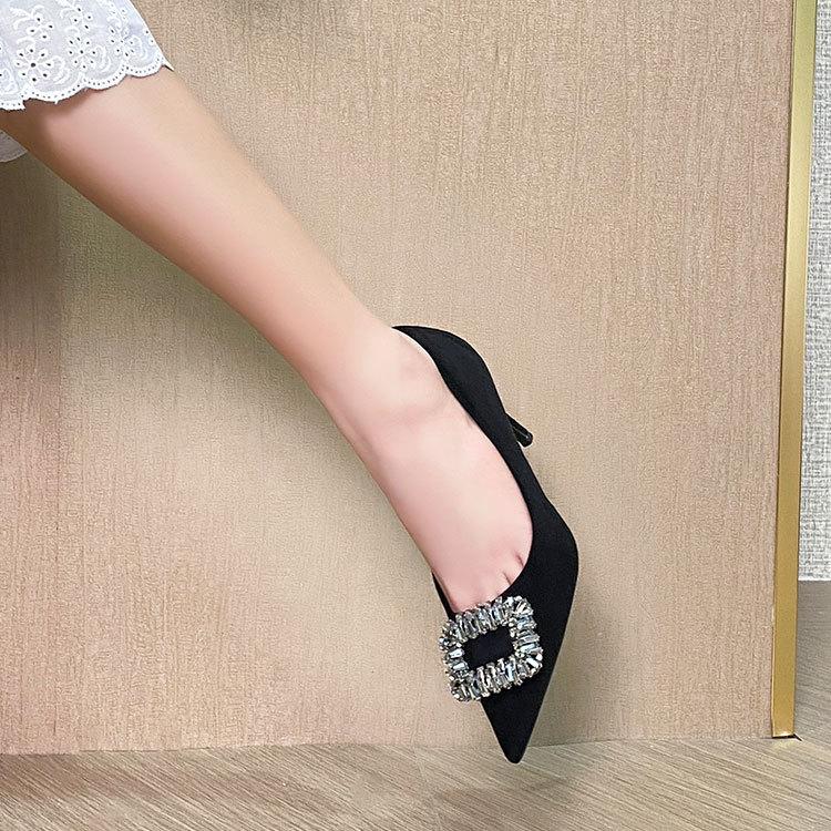 European station women s shoes 2025 autumn new fashion diamond square buckle gold velvet cloth small square head small low heel work shoes 39 чёрный
European station women s shoes 2025 autumn new fashion diamond square buckle gold velvet cloth small square head small low heel work shoes 39 чёрный