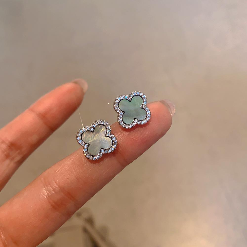Four-leaf Clover Earrings Natural Shell Luxury Earrings Gray Iridescent Earrings High-end Minimalist Earrings for Women
Four-leaf Clover Earrings Natural Shell Luxury Earrings Gray Iridescent Earrings High-end Minimalist Earrings for Women