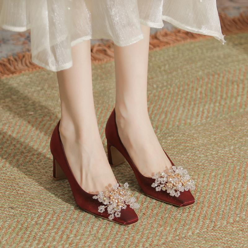 Red square head wedding shoes women s new satin thick heel high heels Xiuhe not tired feet wedding shoes low heel bride shoes 34 красный
Red square head wedding shoes women s new satin thick heel high heels Xiuhe not tired feet wedding shoes low heel bride shoes 34 красный