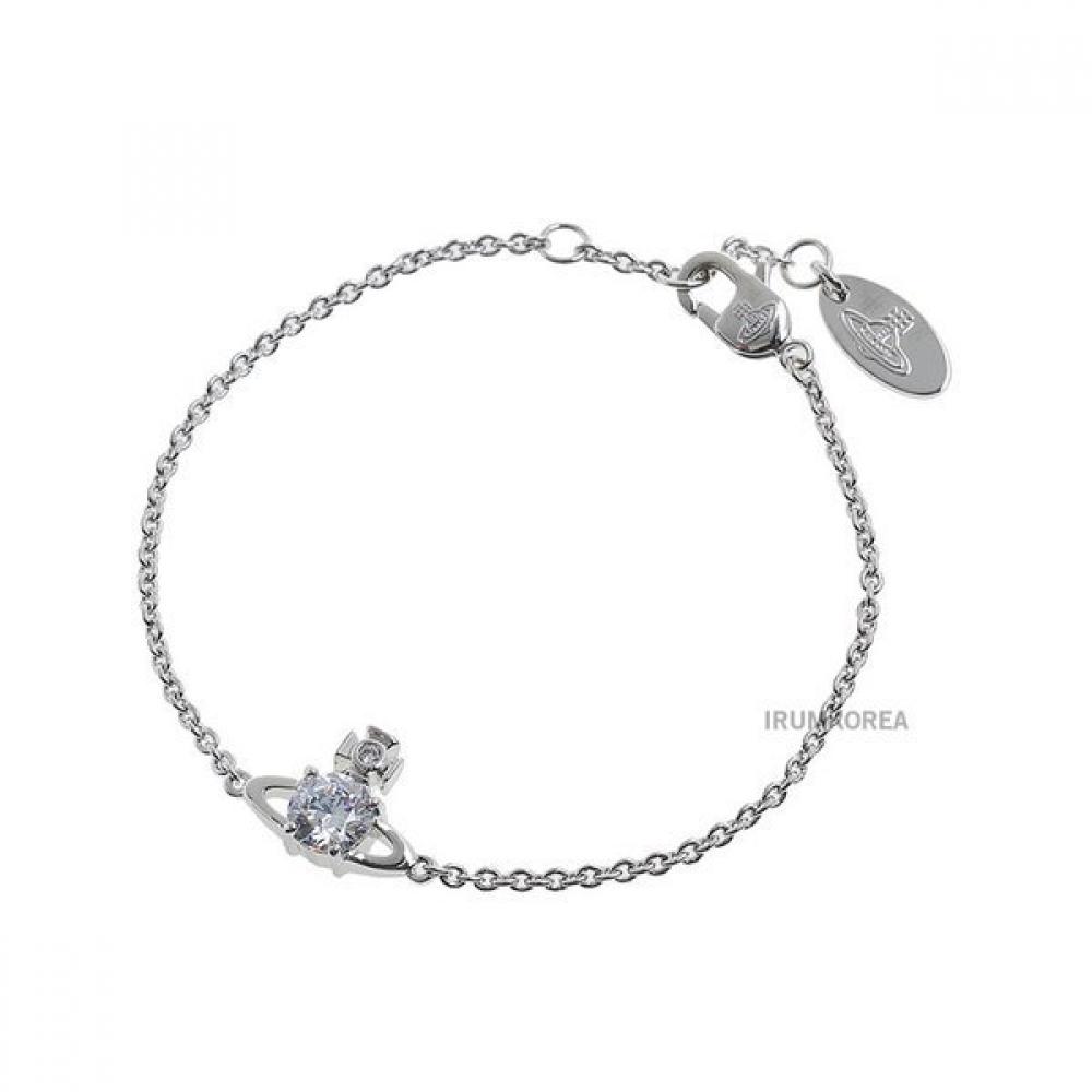Vivienne Westwood Women Reina Small Bracelet 61020056 P102 ONE SIZE
Vivienne Westwood Women Reina Small Bracelet 61020056 P102 ONE SIZE