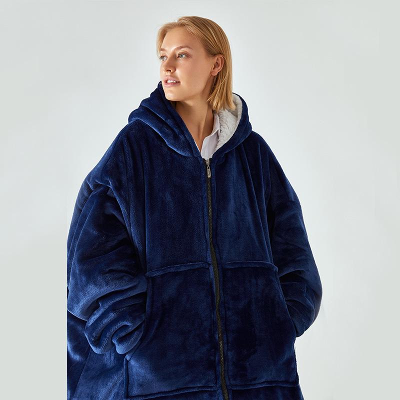 Бархатный ТВ-плед с капюшоном: Утолщенный, износостойкий, унисекс халат для дома One Size темно-синий
Бархатный ТВ-плед с капюшоном: Утолщенный, износостойкий, унисекс халат для дома One Size темно-синий