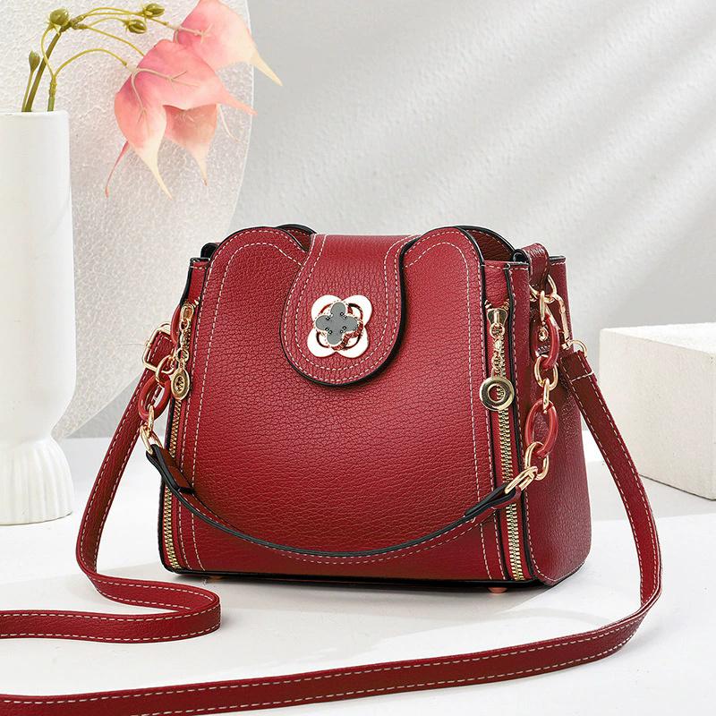 Women s Solid Color Shoulder Bag Fashion Buckle Decorated Versatile Daily Bag for Casual & Work Use вина червоного кольору
Women s Solid Color Shoulder Bag Fashion Buckle Decorated Versatile Daily Bag for Casual & Work Use вина червоного кольору