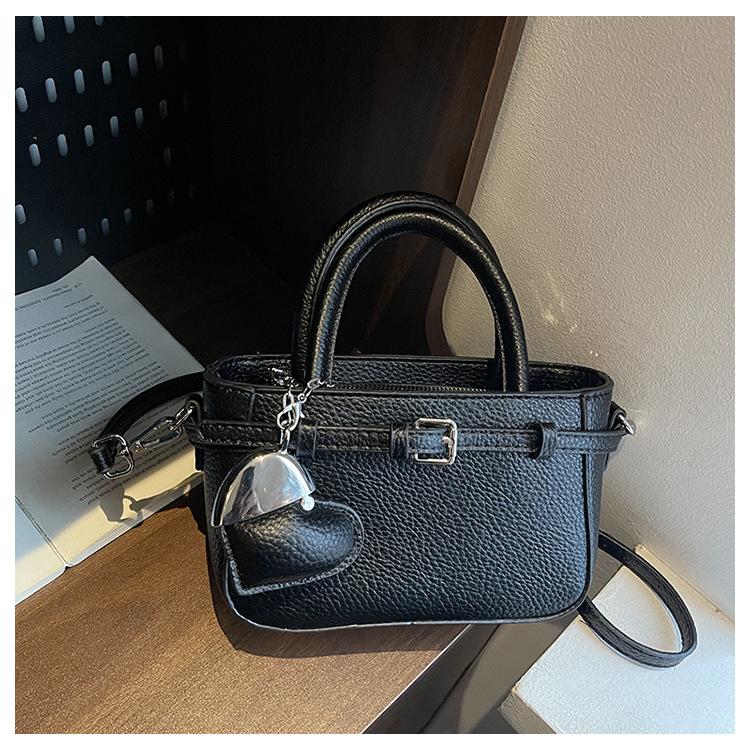 Lychee pattern red bag women s new trendy retro mobile phone bag versatile shoulder messenger bag wedding bag чёрный
Lychee pattern red bag women s new trendy retro mobile phone bag versatile shoulder messenger bag wedding bag чёрный