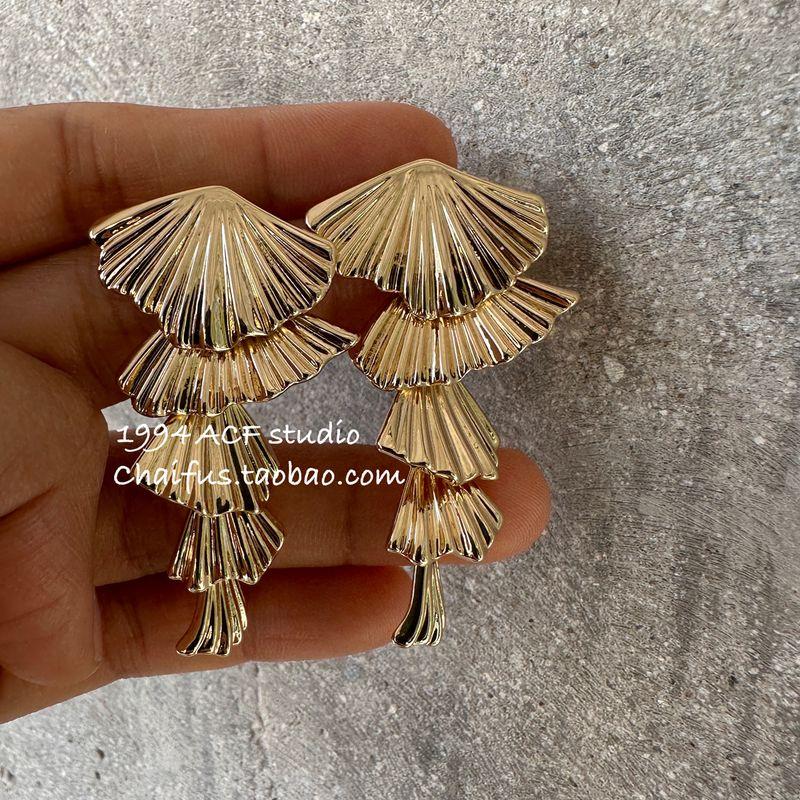 Fan-Shaped Studio Retro Metal Tassel Niche Earrings Gold Pair
Fan-Shaped Studio Retro Metal Tassel Niche Earrings Gold Pair