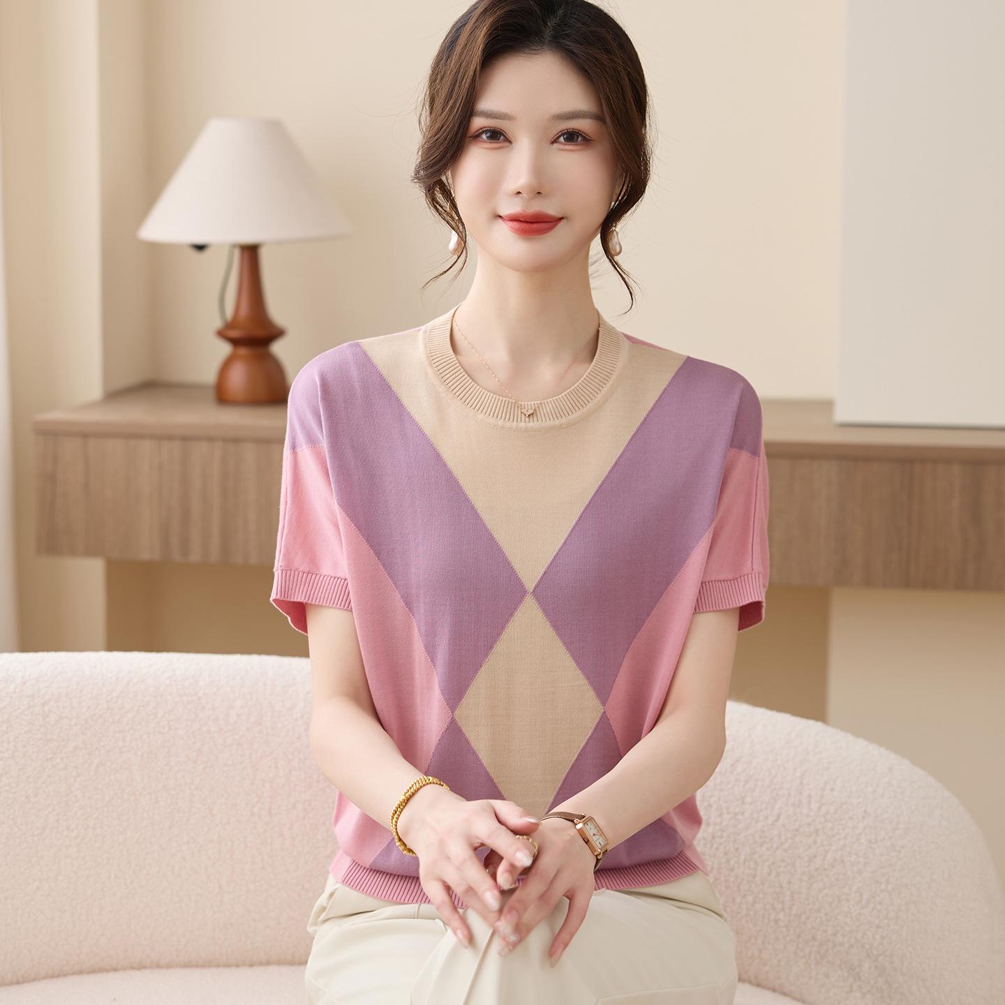 2026 Tencel Short-Sleeve Summer Top for Middle-Aged and Elderly Women - Stylish Mother’s T-Shirt 5XL (recommended 150-165 jin) рожевий
2026 Tencel Short-Sleeve Summer Top for Middle-Aged and Elderly Women - Stylish Mother’s T-Shirt 5XL (recommended 150-165 jin) рожевий