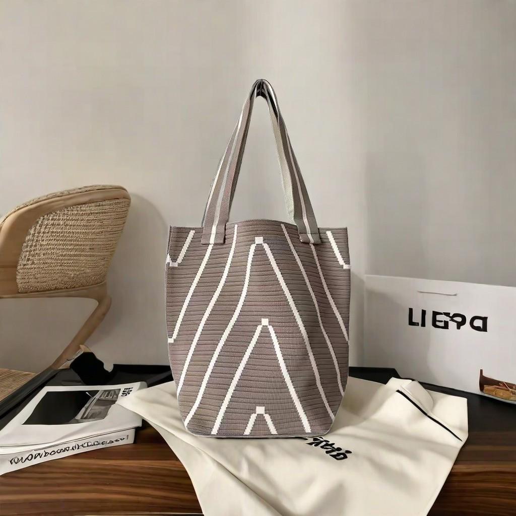 Women s Commuter Bucket Handbag - Crossbody Niche Design Fashion Bag 23*34
Women s Commuter Bucket Handbag - Crossbody Niche Design Fashion Bag 23*34
