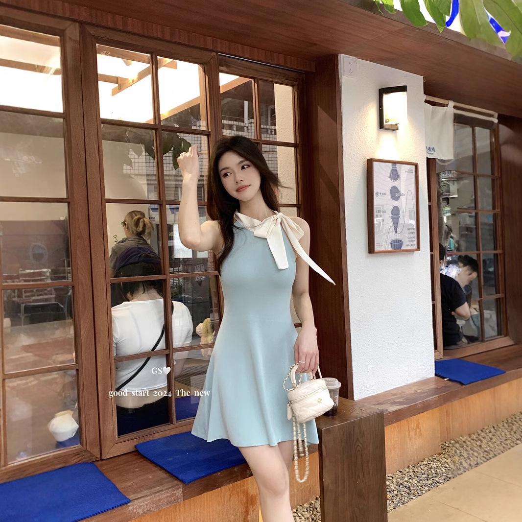 Women s Blue Bowknot Halter Backless Crop Top - Summer Slim Fit Sleeveless Outerwear One Size (up to 125 jin)
Women s Blue Bowknot Halter Backless Crop Top - Summer Slim Fit Sleeveless Outerwear One Size (up to 125 jin)