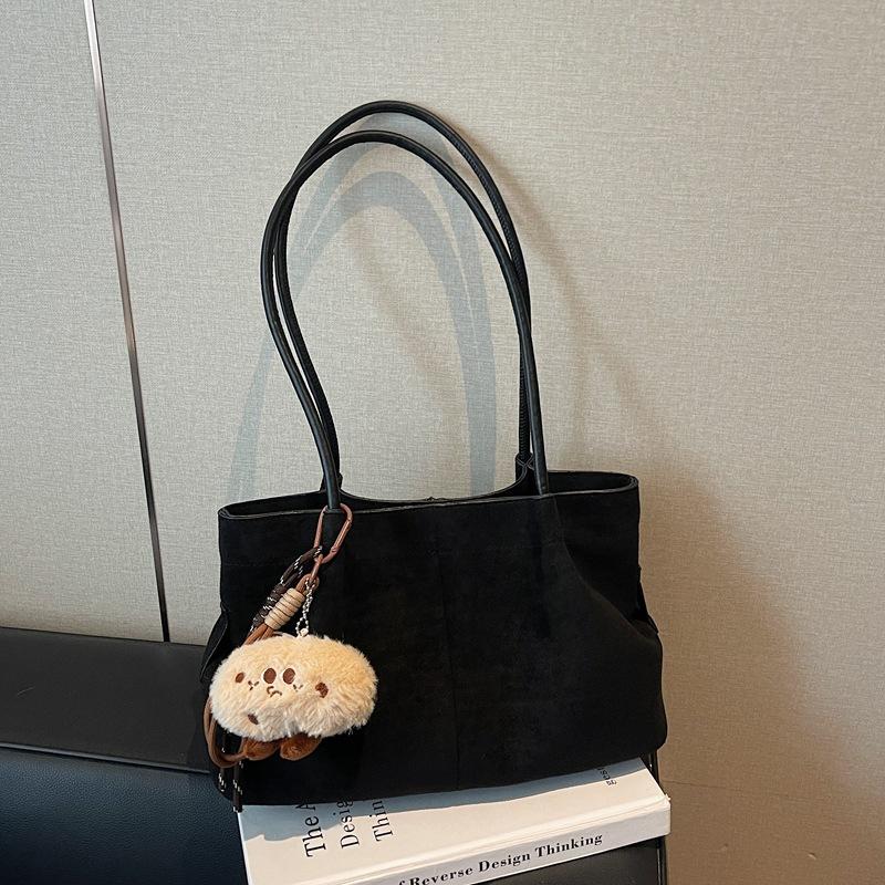 2025 casual texture retro shoulder bag fashion trend new bag autumn and winter niche women s armpit bag Without pendant
2025 casual texture retro shoulder bag fashion trend new bag autumn and winter niche women s armpit bag Without pendant