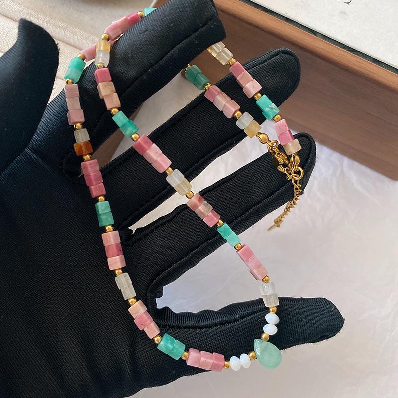 Ожерелье из натуральных камней, женские аксессуары Dopamine класса люкс, цепочка на ключицу с подвеской в форме капли воды из красного камня и нефрита.
Ожерелье из натуральных камней, женские аксессуары Dopamine класса люкс, цепочка на ключицу с подвеской в форме капли воды из красного камня и нефрита.