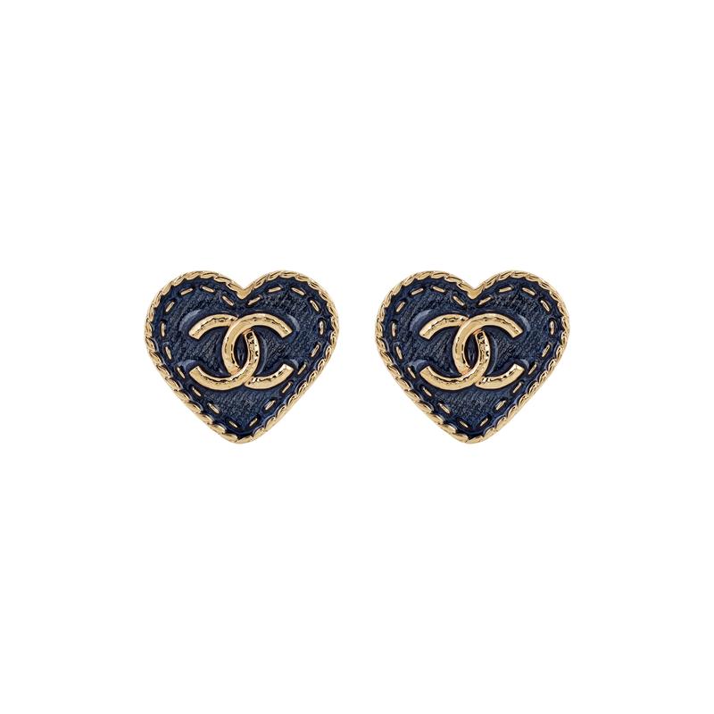 CHANEL 24P blue denim love enamel ear clip large size синій
CHANEL 24P blue denim love enamel ear clip large size синій
