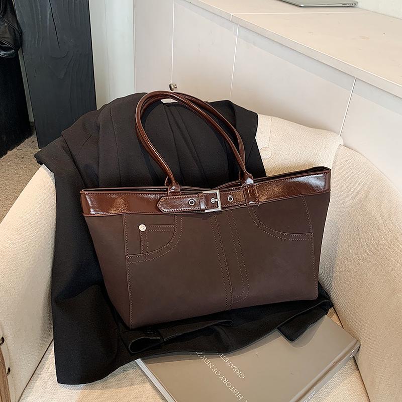 Сумка большой вместимости женская весенне-летняя универсальная новая нишевая сумка на одно плечо под мышкой повседневная дорожная сумка-тоут
Сумка большой вместимости женская весенне-летняя универсальная новая нишевая сумка на одно плечо под мышкой повседневная дорожная сумка-тоут