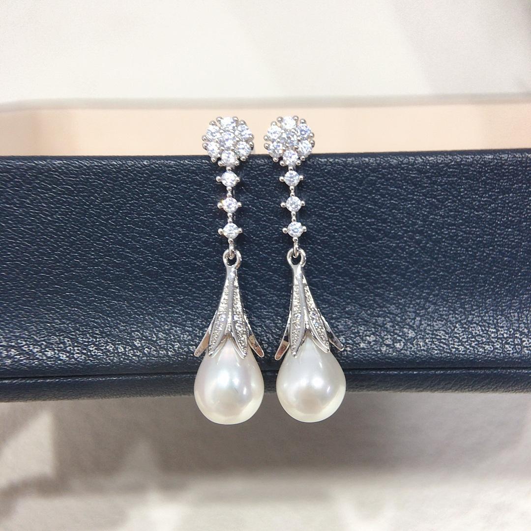 Seiko New Natural Freshwater Pearl Stud Earrings Women s Retro Court Style Slightly Inlaid Zircon Water Drop-shaped Pearl Earrings срібний
Seiko New Natural Freshwater Pearl Stud Earrings Women s Retro Court Style Slightly Inlaid Zircon Water Drop-shaped Pearl Earrings срібний