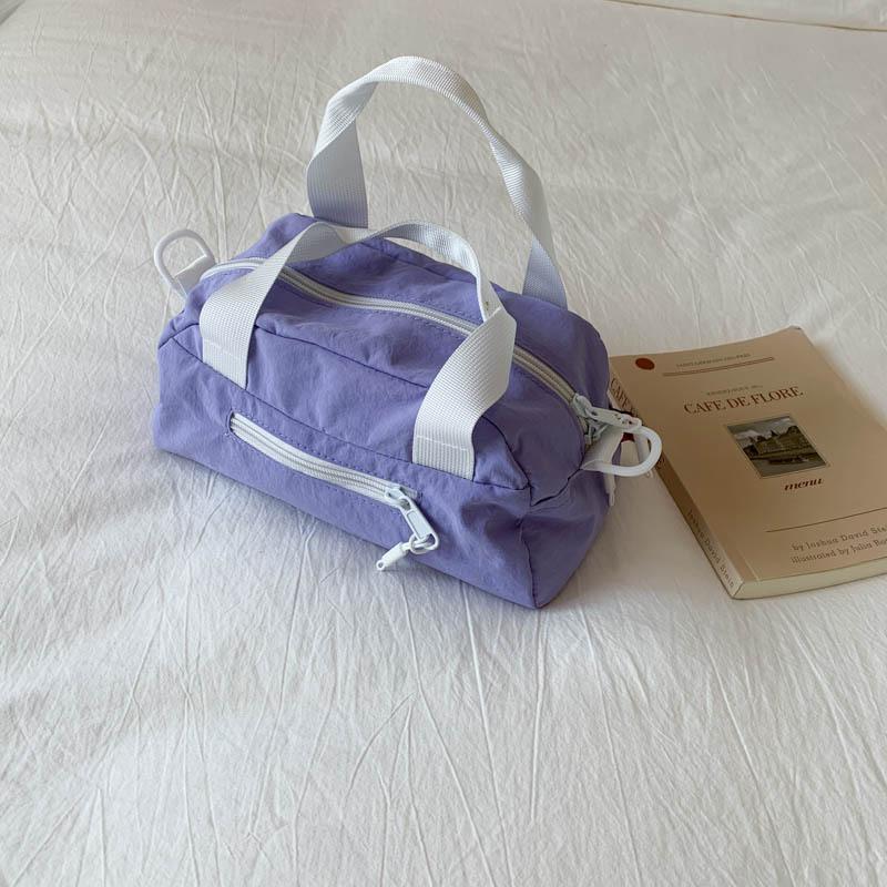 Summer large-capacity high-end commuter messenger bag women s new sports nylon bag bowling bag
Summer large-capacity high-end commuter messenger bag women s new sports nylon bag bowling bag