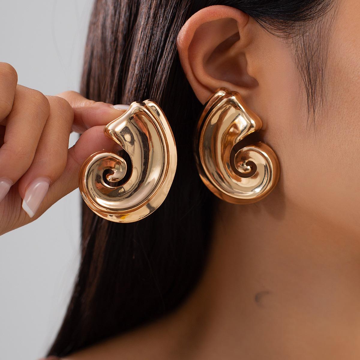 Wind Geometry Liquid Metal Pleated Stud Earrings Female, Exaggerated Irregular Large Flower Lava Earrings
Wind Geometry Liquid Metal Pleated Stud Earrings Female, Exaggerated Irregular Large Flower Lava Earrings