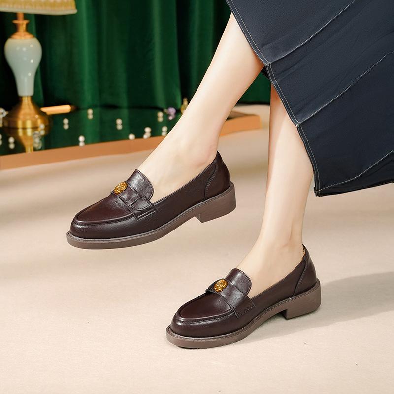 Black camellia loafers women s 2025 spring and autumn new one-pedal single shoes women s college style small leather shoes 40 темно-коричневого кольору
Black camellia loafers women s 2025 spring and autumn new one-pedal single shoes women s college style small leather shoes 40 темно-коричневого кольору