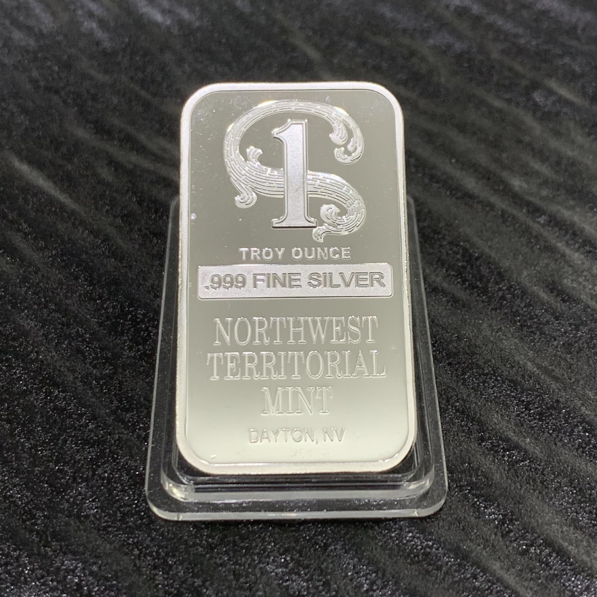 Northwest Territories Silver-Plated Commemorative Coins & Bars 50x28mm, thickness 3mm
Northwest Territories Silver-Plated Commemorative Coins & Bars 50x28mm, thickness 3mm